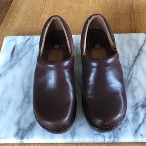 Ariat Leather Shoe Clogs W7 Brown in Very Good Condition